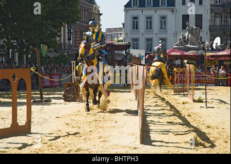 Médiévaux de chevaliers à la place du Sablon, Bruxelles, Belgique Banque D'Images