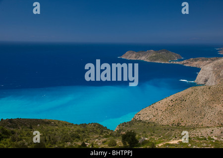 Une vue le long de la côte de Céphalonie en regardant vers le sida. Céphalonie, les îles Ioniennes, Grèce Banque D'Images