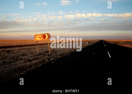 Coucher du soleil au coucher du Soleil La zone de visualisation de la route de Cobb Hay de New South Wales Australie Banque D'Images
