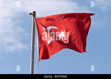 Battant pavillon turc sur un mât Banque D'Images