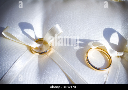 Les anneaux de mariage, close-up Banque D'Images