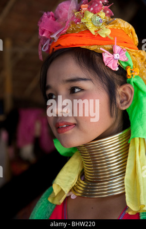 Lahu peuple Shi Balah Hill Tribe Thaïlande, tribu thaïlandaise Karen long cou villageois portant des anneaux de laiton, Thaton, Ecotourisim Village Chiang Mai, Asie Banque D'Images