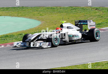 Michael Schumacher au volant de l'équipe Mercedes GP Petronas au cours des essais sur le circuit de Catalunya, Espagne, 2010 Montmelo Banque D'Images