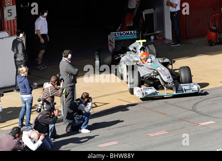 Michael Schumacher au volant de l'équipe Mercedes GP Petronas au cours des essais sur le circuit de Catalunya, Espagne, 2010 Montmelo Banque D'Images