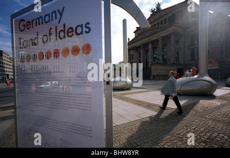 La sculpture des chefs-d'œuvre de la musique sur la place de Gendarmenmarkt à Berlin, Allemagne Banque D'Images