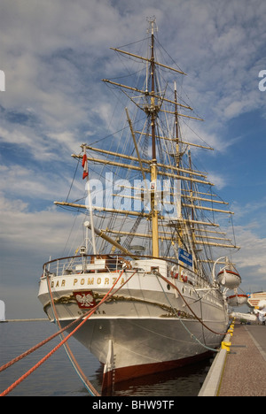 Dar Pomorza museum ship at waterfront à Gdynia, Pomorskie, Pologne Banque D'Images