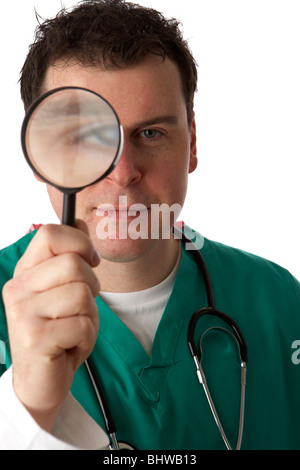 Man wearing scrubs medical holding magnifying glass Banque D'Images