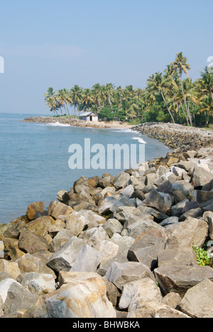 Paysage rocheux de la mer.vue grand angle pour un long bord continue.vue panoramique sur Thangassery Beach au Kerala (Inde ) ,Kollam Banque D'Images