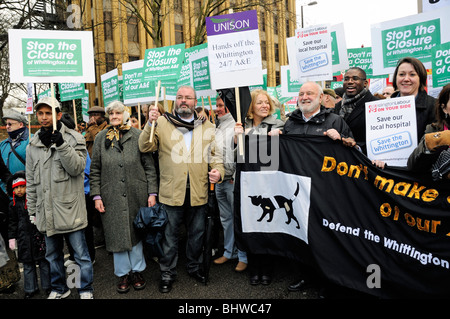 MP's Frank Dobson et David Lammy avec les membres du public à l'enregistrer les Whittington Mars Banque D'Images