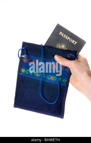 Hand holding passport Banque D'Images