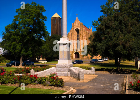 War Memorial et la cathédrale anglicane Holy Trinity Wangaratta Banque D'Images