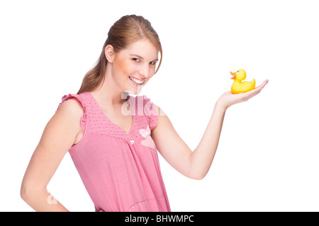 Studio photo de plein isolé une jeune femme avec des canards en caoutchouc jaune Banque D'Images