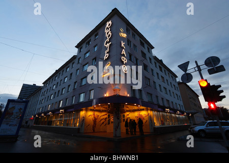 Mourmansk, ville de nuit. Coffee House. La Russie. Banque D'Images