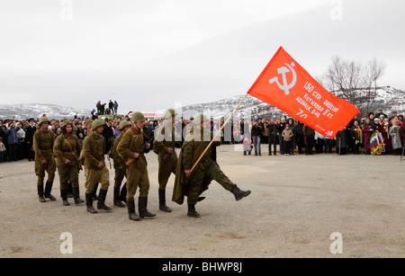 Commémoratif de la Dolina Slavy, Arctique de la Russie. 64-ème anniversaire de la victoire de l'Union soviétique sur l'Allemagne nazie pendant la Seconde Guerre mondiale. Banque D'Images