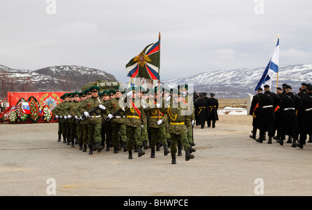 Commémoratif de la Dolina Slavy, Arctique de la Russie. 64-ème anniversaire de la victoire de l'Union soviétique sur l'Allemagne nazie pendant la Seconde Guerre mondiale. Banque D'Images