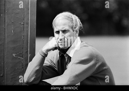 Un homme seul avec ses pensées, Bobby Charlton, photographié le jour avant la finale de la Coupe du monde, le 29 juillet 1966. Banque D'Images