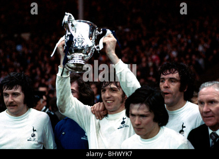 Stade de Wembley finale de Coupe de Ligue 1 Tottenham Hotspur v Norwich City 0 joueurs Spurs célébrer avec trophy après match Mars 1973 Banque D'Images