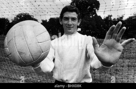 Pat Jennings Gardien de Football Août 1964 Jennings est une nouvelle signature pour Tottenham Hotspur de Watford Banque D'Images