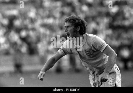 Coupe du Monde 1970 groupe C Angleterre 1 Tchécoslovaquie 0 Alan Ball pendant la Coupe du Monde 1970 au Mexique - Angleterre v Tchécoslovaquie match. L'on voit ici, l'air très malheureux après il avait frappé la barre avec une prise de vue. Le Mexique Banque D'Images