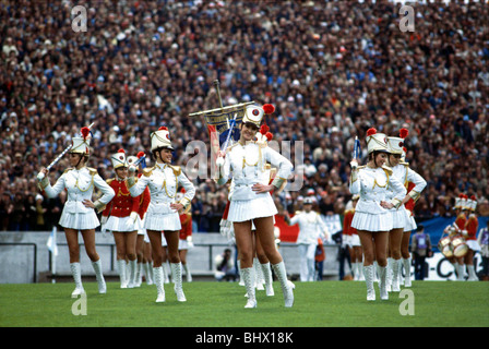 Groupe 1 de la Coupe du Monde 1978 France 1 Italie 2 majorettes de tambour d'effectuer à la mi-temps Mar Del Plata Banque D'Images