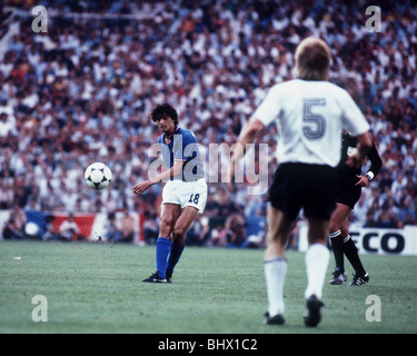 1982 finale de la Coupe du Monde de football Italie/Allemagne de l'Ouest joue la balle Tardelli Banque D'Images