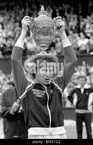 Wimbledon Tennis : Finale Hommes 1981 : John McEnroe c. Bjorn Borg. Juillet 1981 81-3803A-002 Banque D'Images