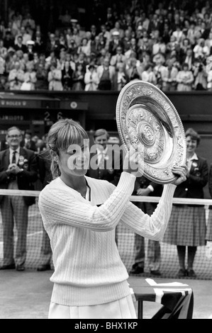 Tournoi de tennis de Wimbledon. 1981 Womens finales. Chris Evert Lloyd c. Hana Mandlikova. L'observation de la princesse Diana. Juillet 1981 81-3782-008 Banque D'Images