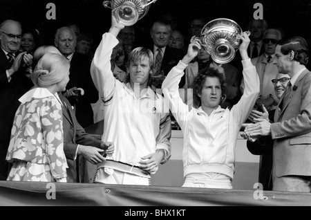 Tournoi de tennis de Wimbledon. 1981 Womens finales. Chris Evert Lloyd c. Hana Mandlikova. L'observation de la princesse Diana. Juillet 1981 81-3782-034 Banque D'Images