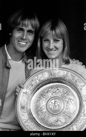 Tournoi de tennis de Wimbledon. 1981 Womens finales. Chris Evert Lloyd c. Hana Mandlikova. L'observation de la princesse Diana. Juillet 1981 81-3782-041 Banque D'Images