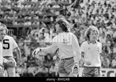 Finales de la Coupe du Monde 1982, deuxième tour Groupe D match à Madrid, Espagne. France 4 v d'Irlande du Nord 1. Gardien Pat Jennings Banque D'Images