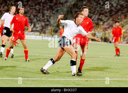 Dernière Coupe du Monde 1990 Angleterre 16 1 Belgique 0 après prolongation David Platt de volée accueil le seul but du match dans le temps supplémentaire de mettre l'Angleterre jusqu'à la demi-finale. ©2002 Mirrorpix Banque D'Images