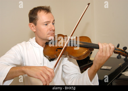 Philippe Honoré, le violoniste Français, pratiquant Banque D'Images