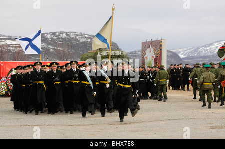 Commémoratif de la Dolina Slavy, Arctique de la Russie. 64-ème anniversaire de la victoire de l'Union soviétique sur l'Allemagne nazie pendant la Seconde Guerre mondiale. Banque D'Images