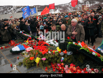 Commémoratif de la Dolina Slavy, Arctique de la Russie. 64-ème anniversaire de la victoire de l'Union soviétique sur l'Allemagne nazie pendant la Seconde Guerre mondiale. Banque D'Images