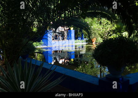 Dispositif de l'eau dans le Jardin Majorelle, Marrakech, Maroc. Banque D'Images