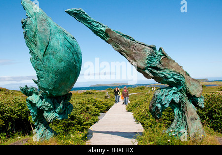 Terre-neuve, site Viking, L'ANSE AUX MEADOWS, sculpture en bronze intitulée 'réunion des Deux Mondes'. Site du patrimoine mondial de l'Unesco Banque D'Images
