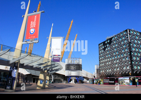 O2 arena et Ravensbourne College of Design & Communication's greenwich par O2 Londres Angleterre Banque D'Images