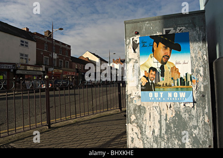 Musique asiatique des affiches placardées dans la rue au Royaume-Uni pour annoncer la musique indienne et pakistanaise Banque D'Images