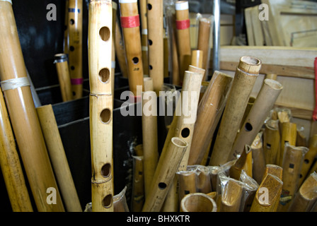 Flûtes indiennes en vente sur une boutique de musique à southall londres Banque D'Images