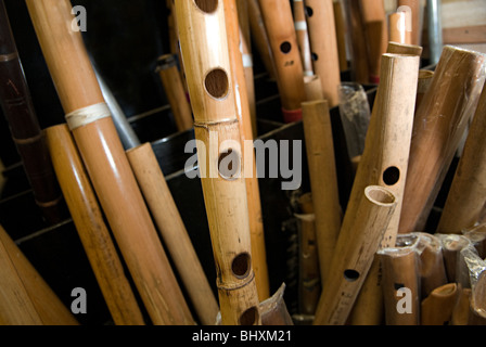 Flûtes indiennes en vente sur une boutique de musique à southall londres Banque D'Images