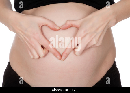 Femme de race blanche qui est à 9 mois de grossesse sur fond blanc Banque D'Images