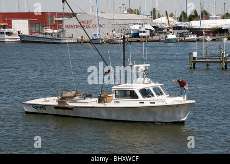 Bateau de la baie de Chesapeake à Cambridge Creek Banque D'Images