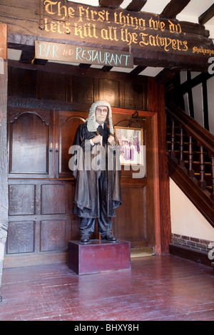 Situé dans une entrée de l'Hôtel Prince Rupert dans Butcher Row dans la ville de Shrewsbury, Shropshire, Angleterre Banque D'Images
