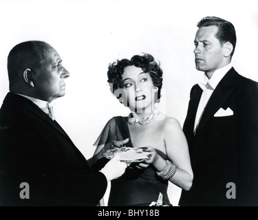 SUNSET BOULEVARD - 1950 film Paramount avec de gauche à droite : Erich von Stroheim, Gloria Swanson et William Holden Banque D'Images