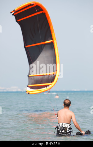 Relations sérieuses in Kiteboarding Banque D'Images