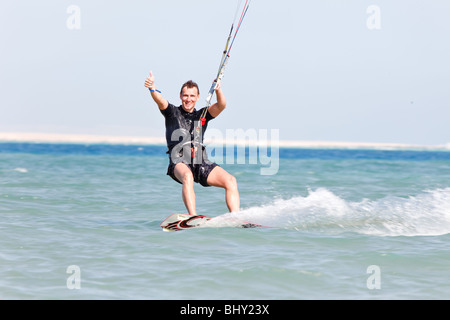 Relations sérieuses in Kiteboarding Banque D'Images