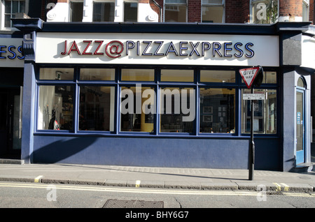 La boutique à l'avant @ Jazz Pizza Express restaurant à Dean Street, Soho, London, UK. Nov 2009 Banque D'Images