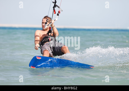 Relations sérieuses in Kiteboarding Banque D'Images