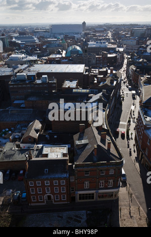 Vue sur le centre-ville de Derby de la tour de la cathédrale, Derbyshire, Angleterre Banque D'Images