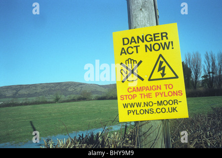 Badgworth affiche près de protestation contre la construction de Somerset à Axbridge power lines à partir de la centrale nucléaire de Hinkley Point à Banque D'Images